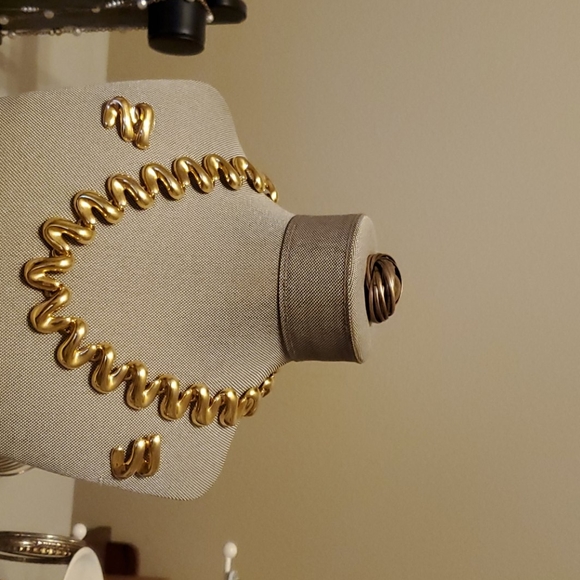 Necklace and earrings together - Picture 2 of 3